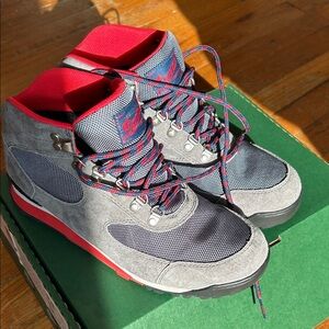 Danner Women's Jag Boot - like new, run slightly long.